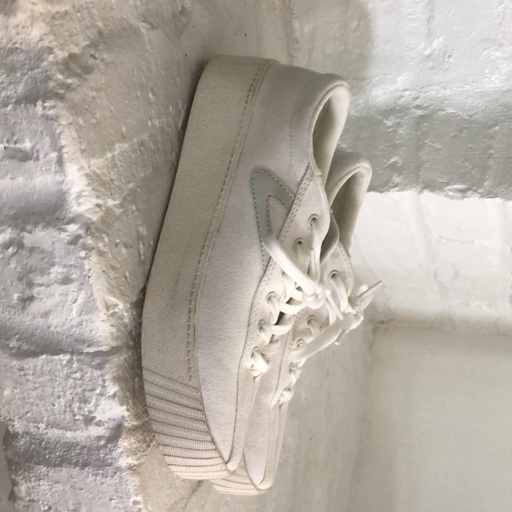 Trenton white sneakers